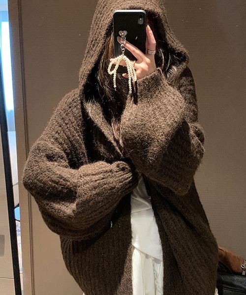 gossip!ロサンゼルス(ゴシップロサンゼルス)の「YUGA ゆったりスタイルフード付きカーディガン(ニット/セーター・レディース・ダークグレー/オフホワイト/ブラウン・FREE)」の1枚目の写真
