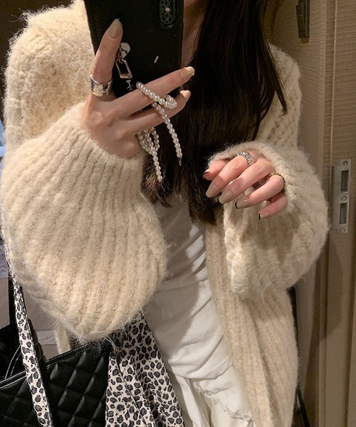 gossip!ロサンゼルス(ゴシップロサンゼルス)の「YUGA ゆったりスタイルフード付きカーディガン(ニット/セーター・レディース・ダークグレー/オフホワイト/ブラウン・FREE)」の7枚目の写真