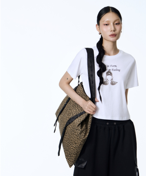 71TO96(チル ハナ トゥ グユク)の「Mandarin duck Keyring Crop T-Shirt (White)(Tシャツ/カットソー・レディース・ホワイト・FREE)」の4枚目の写真