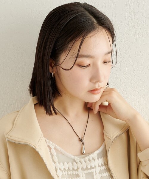 Omekashi（オメカシ）の「シルバードロップチョーカー（チョーカー・レディース・シルバー・ONE SIZE）」の4枚目の写真