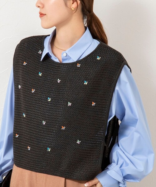 NOLLEY’S(ノーリーズ)の「《手洗い可能》ビジュー付ベスト(ベスト・レディース・ブラック/オフホワイト・38)」の1枚目の写真