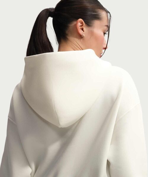 NIKE(ナイキ)の「ナイキ フェニックス フリース ウィメンズ オーバーサイズド クロップド パーカー / Nike Phoenix Fleece Women's Oversized Cropped Hoodie IF0259-133 Sail(パーカー・レディース・クリーム・XL/L/M/XS/S)」の3枚目の写真