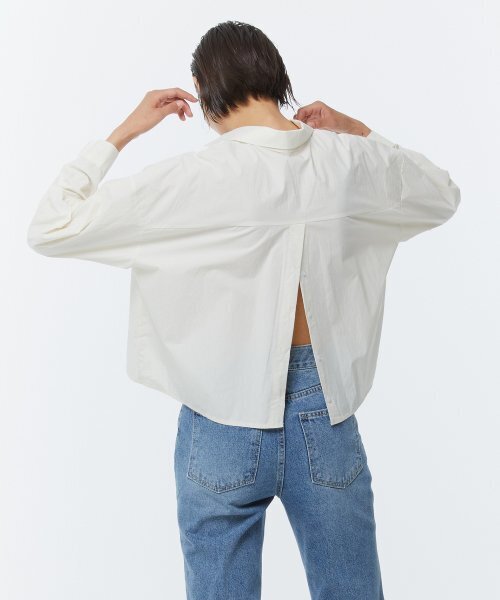KIMDOH(キムド)の「BACK SLIT CROPPED SHIRT IVORY(シャツ/ブラウス・レディース・その他・FREE)」の2枚目の写真