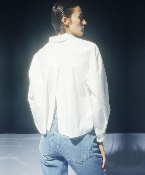 KIMDOH(キムド)の「BACK SLIT CROPPED SHIRT IVORY(シャツ/ブラウス・レディース・その他・FREE)」の3枚目の写真