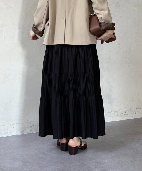 Thevon(ゼボン)の「カットプリーツティアードスカート(スカート・レディース・チャコールグレー/ブラック/ライトベージュ/イエロー・FREE)」の7枚目の写真