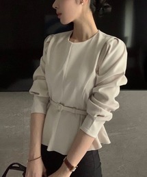 COCOMOMO（ココモモ）の「上品さを味方に付ける ウエストマークペプラムブラウス ベルト付き ペプラム ブラウス ノーカラー トップス 長袖 オケージョン オフィスカジュアル（シャツ/ブラウス）」