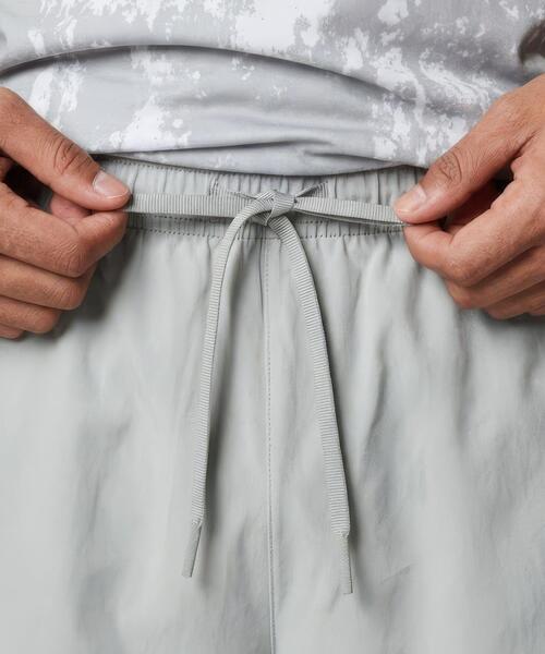 UNDER ARMOUR(アンダーアーマー)の「UAモチベート ニット ショーツ(トレーニング/メンズ)(その他パンツ・メンズ・グレー系その他・M/XL/L/2XL/S)」の5枚目の写真