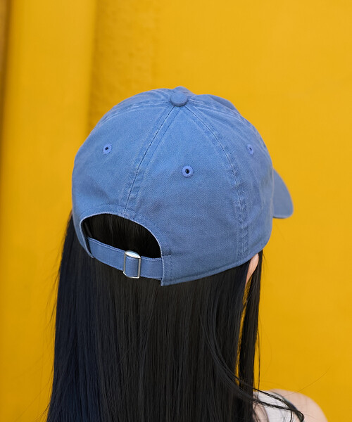 FREAK'S STORE（フリークスストア）の「New Era × FREAK'S STORE/ニューエラ 別注 9TWENTY MINI LOGO CAP/ナイントゥエンティ ミニロゴキャップ/ニューエラ（キャップ・レディース・ベージュ/ネイビー/キャメル/ブルー・ONE SIZE）」の5枚目の写真