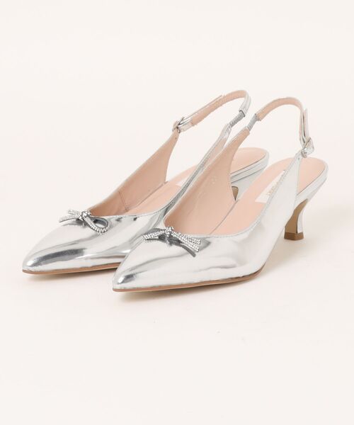 JILLSTUART shoe(ジルスチュアート シュー)の「リボンモチーフポインテッドトゥバックストラップパンプス(パンプス・レディース・ブラック/ピンクゴールド/シルバー・22.0cm/22.5cm/23.0cm/23.5cm/24.0cm/24.5cm)」の1枚目の写真