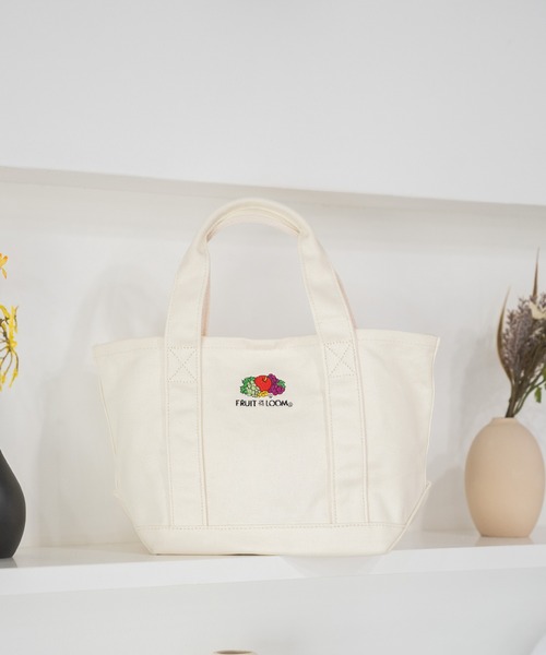 FRUIT OF THE LOOM(フルーツオブザルーム)の「EX NEW LOGO CANVAS LUNCH TOTE BAG / ワンポントロゴ キャンバスランチトートバッグ(トートバッグ・レディース・ブラック×ホワイト/オフホワイト/ブラック・FREE)」の2枚目の写真
