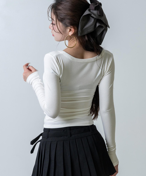 ANAP（アナップ）の「パッド付 V開き ぴたっと ロングスリーブ Tシャツ（Tシャツ/カットソー・レディース・グレー/ブラック/ホワイト・F）」の5枚目の写真