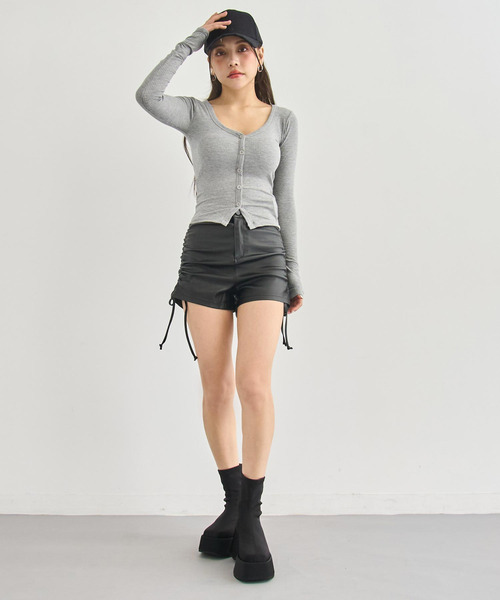 ANAP（アナップ）の「パッド付 V開き ぴたっと ロングスリーブ Tシャツ（Tシャツ/カットソー・レディース・グレー/ブラック/ホワイト・F）」の12枚目の写真