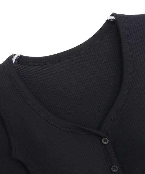 ANAP（アナップ）の「パッド付 V開き ぴたっと ロングスリーブ Tシャツ（Tシャツ/カットソー・レディース・グレー/ブラック/ホワイト・F）」の17枚目の写真