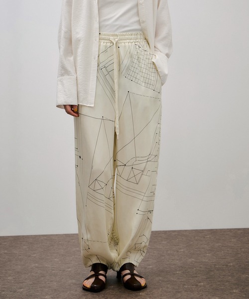 ADAM ET ROPE'(アダムエロペ)の「アーキテクチャープリントパンツ(その他パンツ・レディース・ホワイト系その他5・38/36)」の4枚目の写真