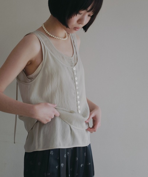 anuke（アンヌーク）の「Camisole Layered Tanktop（タンクトップ・レディース・ブラウン/アイボリー・FREE）」の3枚目の写真