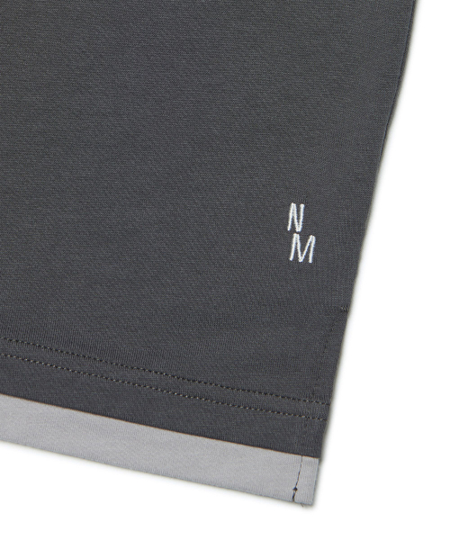 NOMANUAL(NOMANUAL)の「LAYERED HENLEY NECK LONG SLEEVE TEE - CHARCOAL(Tシャツ/カットソー・レディース・その他・LARGE/MEDIUM/SMALL)」の5枚目の写真