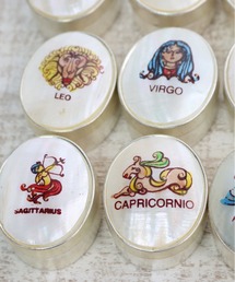 MILLION CARATS（ミリオンカラッツ）の「《COTTAGE》星座をまとうシェルケース。光を映すマザーオブパールと真鍮の縁取りが、小さな毎日にそっとときめきを添える12星座シリーズ（インテリア雑貨）」