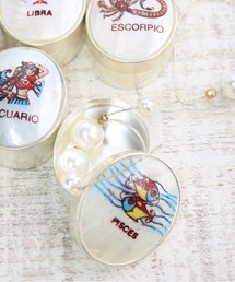 MILLION CARATS（ミリオンカラッツ）の「《COTTAGE》星座をまとうシェルケース。光を映すマザーオブパールと真鍮の縁取りが、小さな毎日にそっとときめきを添える12星座シリーズ（インテリア雑貨）」