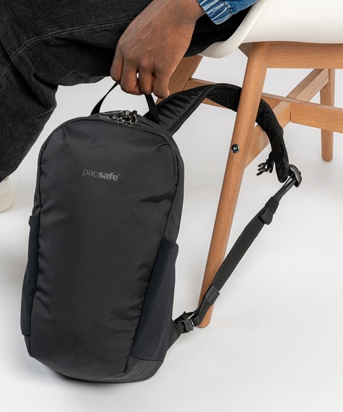 pacsafe（パックセーフ）の「pacsafe/パックセーフ V 12L Tech backpack/テックバックパック（バックパック/リュック・メンズ・ブラック・FREE）」の11枚目の写真