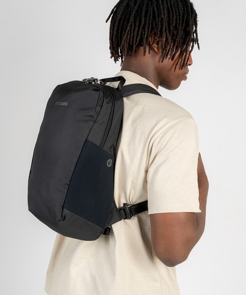 pacsafe（パックセーフ）の「pacsafe/パックセーフ V 12L Tech backpack/テックバックパック（バックパック/リュック・メンズ・ブラック・FREE）」の19枚目の写真