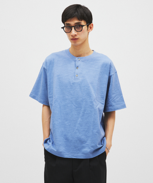 JOURNAL STANDARD（ジャーナルスタンダード）の「スラブ ヘンリー ネック 半袖 Tシャツ（Tシャツ/カットソー・メンズ・ホワイト/ブラック系その他/クリアブルー・LARGE/MEDIUM）」の3枚目の写真