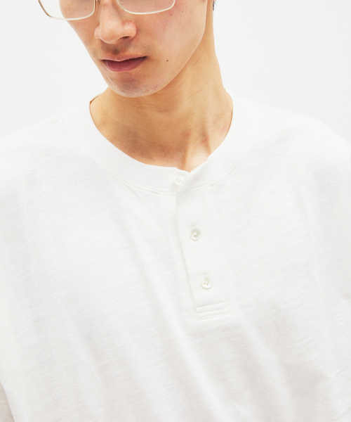 JOURNAL STANDARD（ジャーナルスタンダード）の「スラブ ヘンリー ネック 半袖 Tシャツ（Tシャツ/カットソー・メンズ・ホワイト/ブラック系その他/クリアブルー・LARGE/MEDIUM）」の10枚目の写真