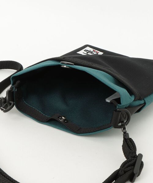 CHUMS（チャムス）の「チャムス CHUMS Recycle Mesh Pocket Shoulder Bag（ショルダーバッグ・メンズ・その他・ONE SIZE）」の4枚目の写真