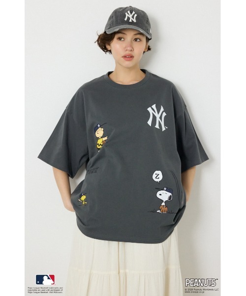 RODEO CROWNS WIDE BOWL(ロデオクラウンズワイドボウル)の「(MLBxPEANUTS)Tシャツ(Tシャツ/カットソー・レディース・イエロー/ブラック/オフホワイト/チャコールグレー・MEDIUM/LARGE)」の1枚目の写真