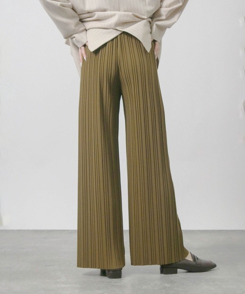 NYLAUS（ナイラス）の「【SG】セルフカット ランダムプリーツパンツ（その他パンツ・レディース・カーキ/ブラック系その他/ダークグリーン/ホワイト系その他/モカ/ブラック/グレイッシュベージュ/チャコールグレー/ライトブラウン・L/M）」の9枚目の写真