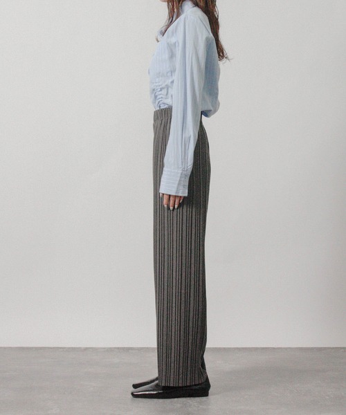 NYLAUS（ナイラス）の「【SG】セルフカット ランダムプリーツパンツ（その他パンツ・レディース・カーキ/ブラック系その他/ダークグリーン/ホワイト系その他/モカ/ブラック/グレイッシュベージュ/チャコールグレー/ライトブラウン・L/M）」の12枚目の写真