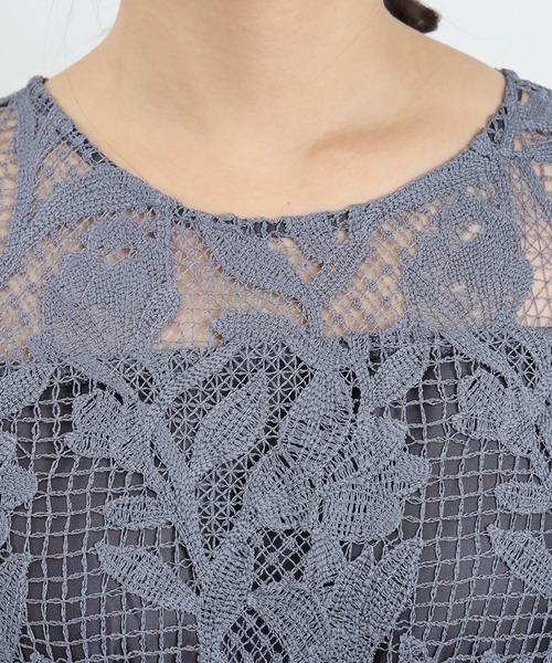 TRUDEA（トルディア）の「リーフレース×袖チュールワンピース（ドレス・レディース・ブルー/ブラック・MEDIUM）」の7枚目の写真