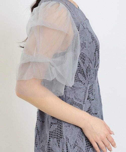 TRUDEA（トルディア）の「リーフレース×袖チュールワンピース（ドレス・レディース・ブルー/ブラック・MEDIUM）」の6枚目の写真