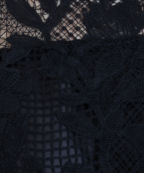 TRUDEA（トルディア）の「リーフレース×袖チュールワンピース（ドレス・レディース・ブルー/ブラック・MEDIUM）」の3枚目の写真