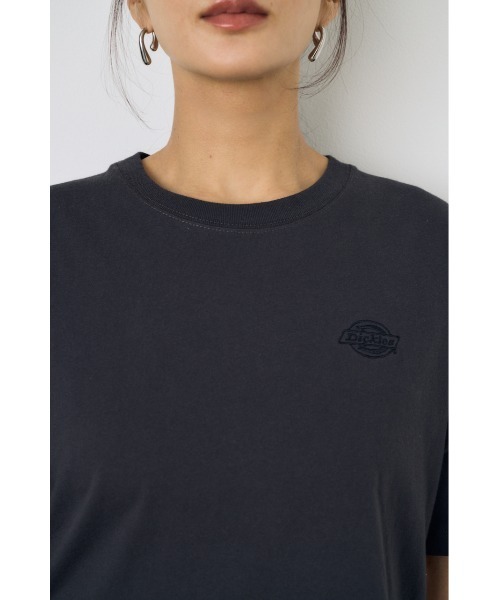 AZUL by moussy(アズールバイマウジー)の「【Dickies×AZUL】ワンポイントTee(Tシャツ/カットソー・レディース・ブルー/オフホワイト/チャコールグレー・SMALL/MEDIUM)」の20枚目の写真