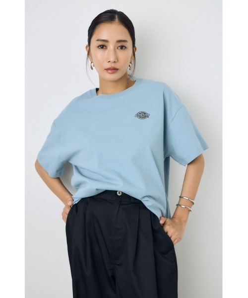AZUL by moussy(アズールバイマウジー)の「【Dickies×AZUL】ワンポイントTee(Tシャツ/カットソー・レディース・ブルー/オフホワイト/チャコールグレー・SMALL/MEDIUM)」の16枚目の写真