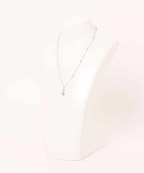 Mayree（メイリー）の「【float】ラインストーンバタフライ＆パール アシンメトリー ピアス イヤーカフ（ピアス（両耳用）・レディース・ゴールド系・FREE）」の8枚目の写真
