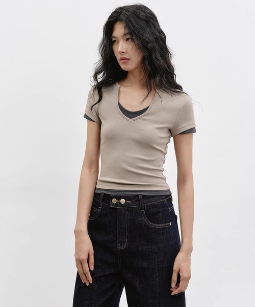 EIGHTHMONTH(エイスマンス)の「レイヤードネック コンパクトトップス EM26s056【EIGHTHMONTH】(Tシャツ/カットソー・レディース・グレー/ベージュ・M/S)」の3枚目の写真