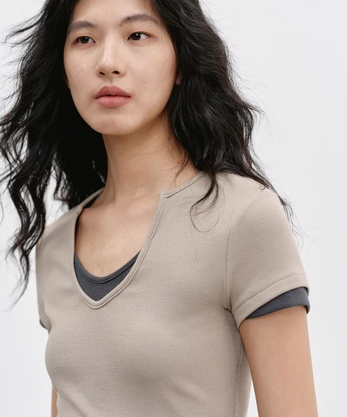EIGHTHMONTH(エイスマンス)の「レイヤードネック コンパクトトップス EM26s056【EIGHTHMONTH】(Tシャツ/カットソー・レディース・グレー/ベージュ・M/S)」の4枚目の写真