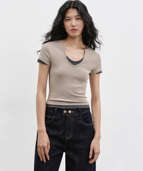 EIGHTHMONTH(エイスマンス)の「レイヤードネック コンパクトトップス EM26s056【EIGHTHMONTH】(Tシャツ/カットソー・レディース・グレー/ベージュ・M/S)」の7枚目の写真