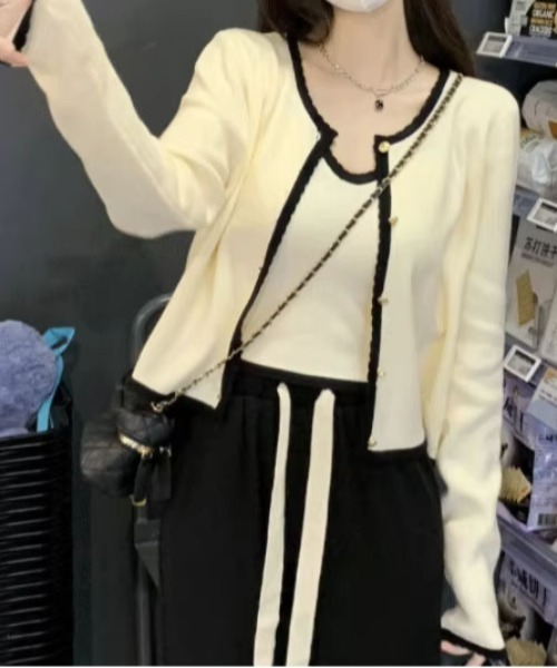 &soiree(アンドソワレ)の「バイカラー金ボタンアンサンブル(アンサンブル・レディース・ブラック/オフホワイト・LARGE/MEDIUM/SMALL)」の1枚目の写真