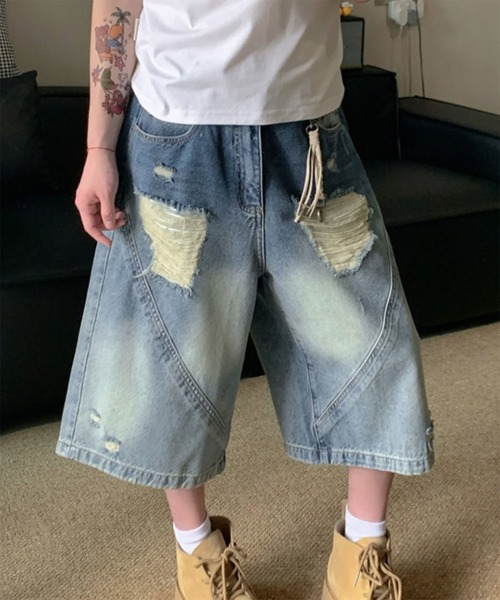 WESTBOY(ウエストボーイ)の「ダメージデザイン ワイドデニムショーツ ハーフパンツ WO26S8PT05(その他パンツ・メンズ・ブルー・L/M/XL)」の2枚目の写真