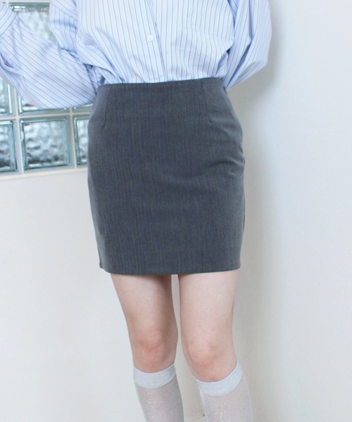 Reurie'(レウリィ)の「【ZOZO限定】ストレッチタイトミニスカート / シンプル きれいめ 大人フェミニン 韓国 ノームコア シティガール ストライプ モノトーン Iライン 細見え(スカート・レディース・グレー/ブラック・MEDIUM/SMALL)」の4枚目の写真