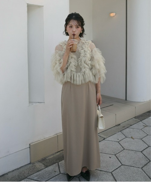 LE'RURE(リルアー)の「Curve design cami dress(ドレス・レディース・チャコール/ベージュ/アイボリー/ブラック・SMALL/MEDIUM/TALL)」の4枚目の写真