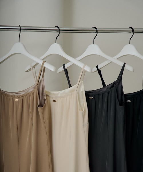 LE'RURE(リルアー)の「Curve design cami dress(ドレス・レディース・チャコール/ベージュ/アイボリー/ブラック・SMALL/MEDIUM/TALL)」の13枚目の写真