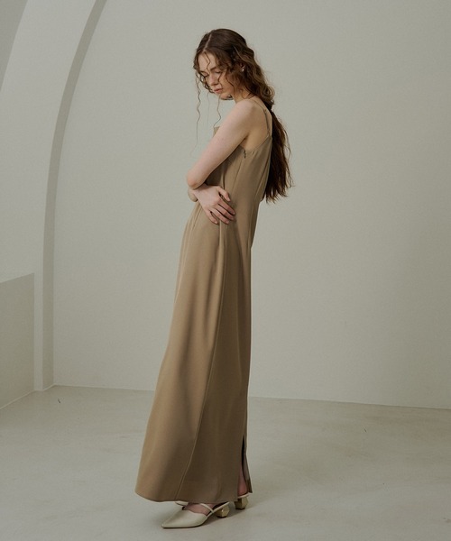 LE'RURE(リルアー)の「Curve design cami dress(ドレス・レディース・チャコール/ベージュ/アイボリー/ブラック・SMALL/MEDIUM/TALL)」の11枚目の写真