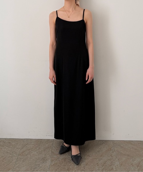 LE'RURE(リルアー)の「Curve design cami dress(ドレス・レディース・チャコール/ベージュ/アイボリー/ブラック・SMALL/MEDIUM/TALL)」の5枚目の写真