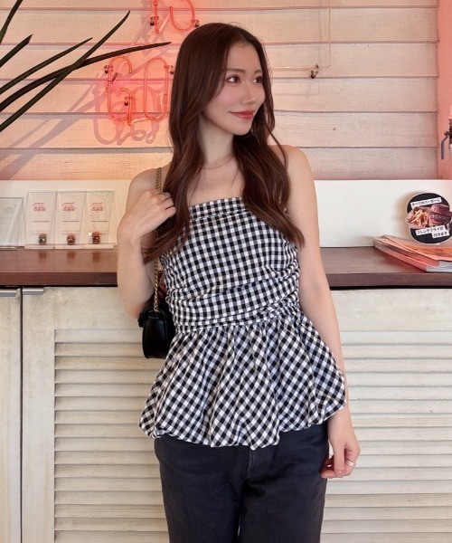ALLuRing ChaRm(アリュリングチャーム)の「【ALLuRing ChaRm × bellchan21_(Suzu)】Ruched Peplum Tube Top / シャーリングペプラムチューブトップ(チューブトップ・レディース・チェック/ブラック・FREE)」の20枚目の写真