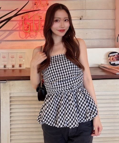 ALLuRing ChaRm(アリュリングチャーム)の「【ALLuRing ChaRm × bellchan21_(Suzu)】Ruched Peplum Tube Top / シャーリングペプラムチューブトップ(チューブトップ・レディース・チェック/ブラック・FREE)」の21枚目の写真
