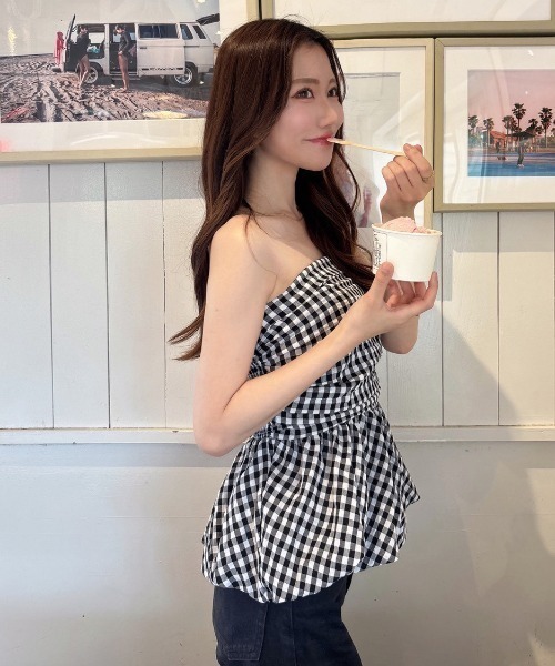 ALLuRing ChaRm(アリュリングチャーム)の「【ALLuRing ChaRm × bellchan21_(Suzu)】Ruched Peplum Tube Top / シャーリングペプラムチューブトップ(チューブトップ・レディース・チェック/ブラック・FREE)」の22枚目の写真