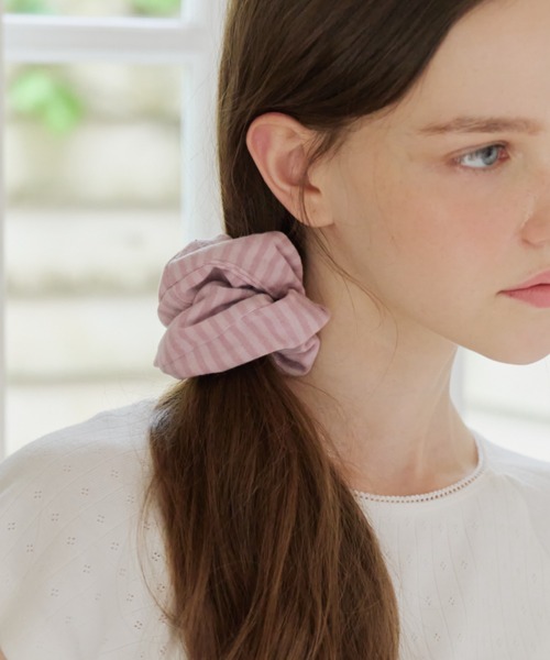 GIUNON(ジウノン)の「stretch border scrunchie / ストレッチボーダーシュシュ(シュシュ・レディース・ピンク/ブルー/ブラック・FREE)」の3枚目の写真